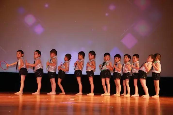 幼儿园圈圈乐舞蹈视频截图1