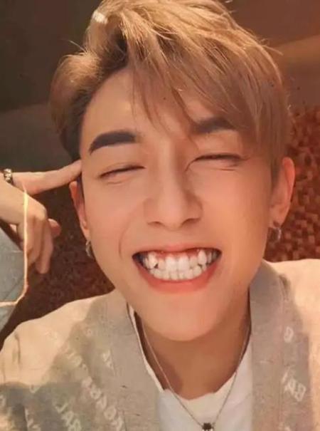 长虎牙的男人的性格