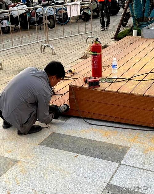 重新铺地砖需要砸了吗
