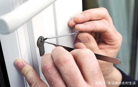 门锁住了没钥匙怎么办