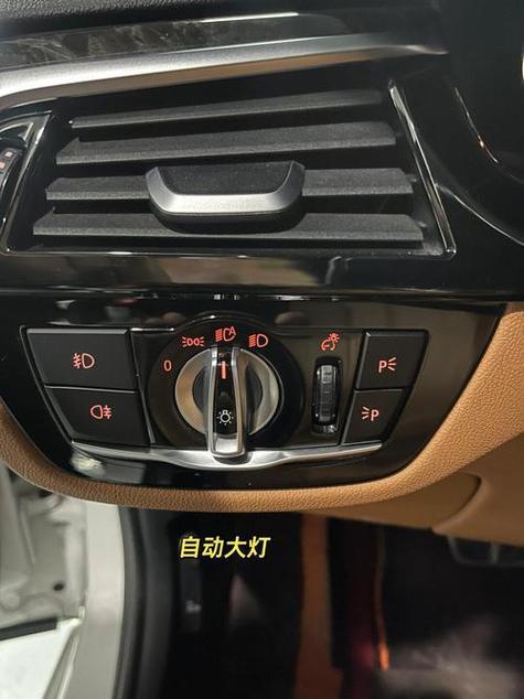 宝马的氛围灯开关在哪