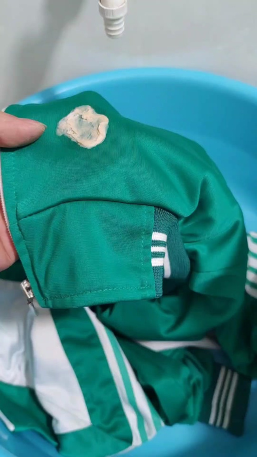 衣服上沾泡泡糖怎么弄掉截图2