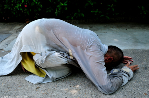 五体投地啥意思
