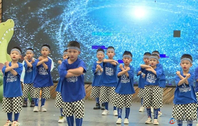 哈哈吼吼幼儿舞蹈视频截图3