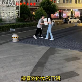 男生有女朋友还追别人