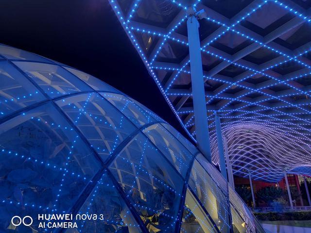 华为nova3拍照只能放大两倍吗