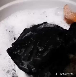 黑色衣服褪色正常吗