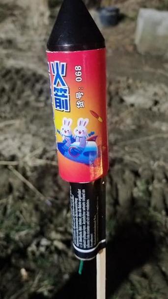 烟花火箭炮