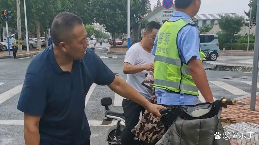 交警查警车吗截图3