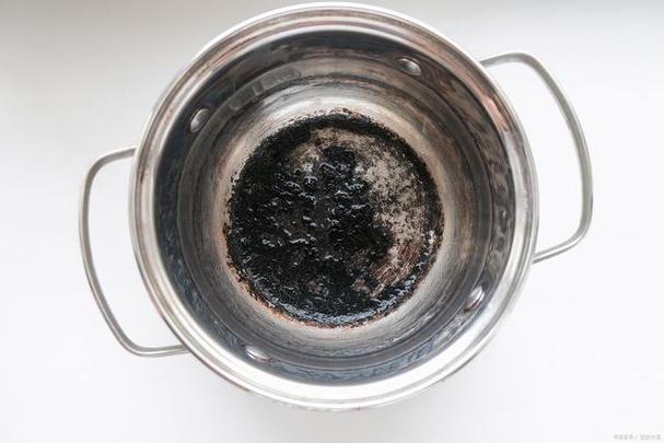 炒菜锅烧焦了怎样除焦