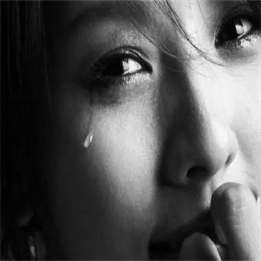 抖音里哭的撕心裂肺