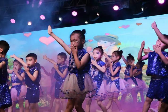 幼儿舞蹈小甜甜视频截图3