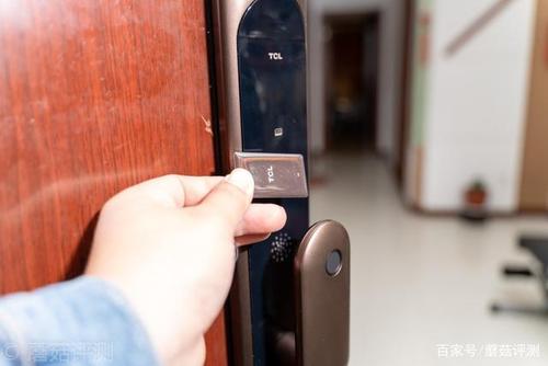 指纹锁关门不上锁