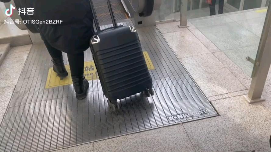 高铁二等座扶手能动吗