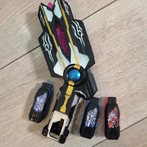 黑暗特利迦变身器