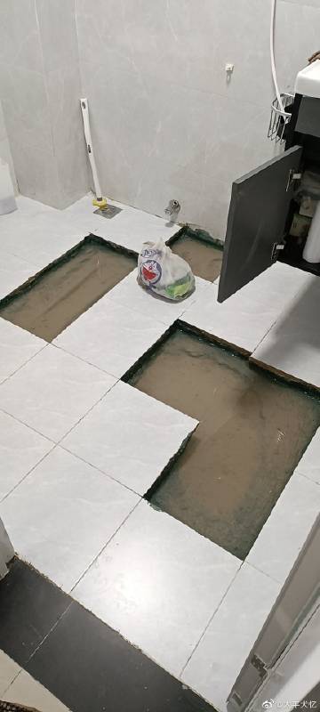 卫生间地砖旧了怎么换新的截图2