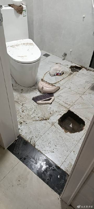 卫生间地砖旧了怎么换新的截图3