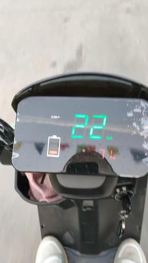 电动车电量一直显示一格电