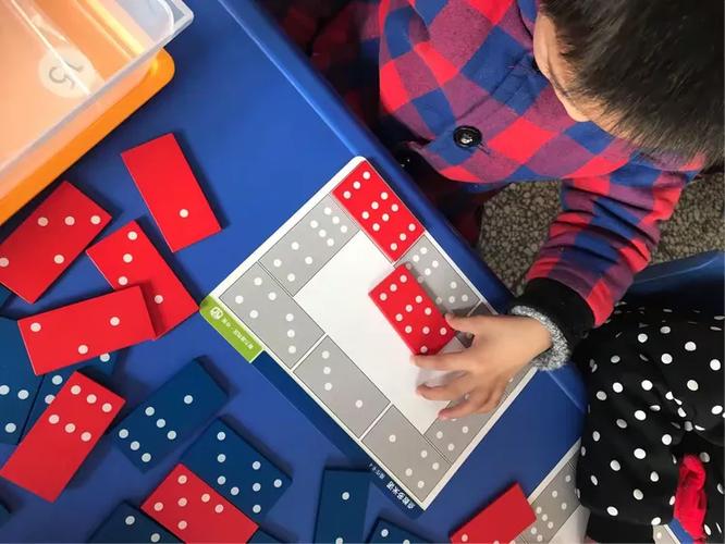 幼儿园中班多米诺数学截图2