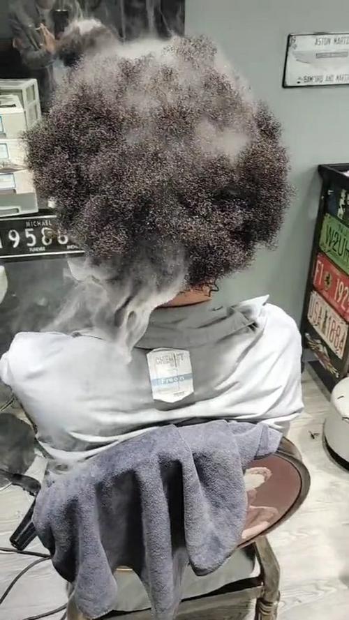 搞笑烫头发图片