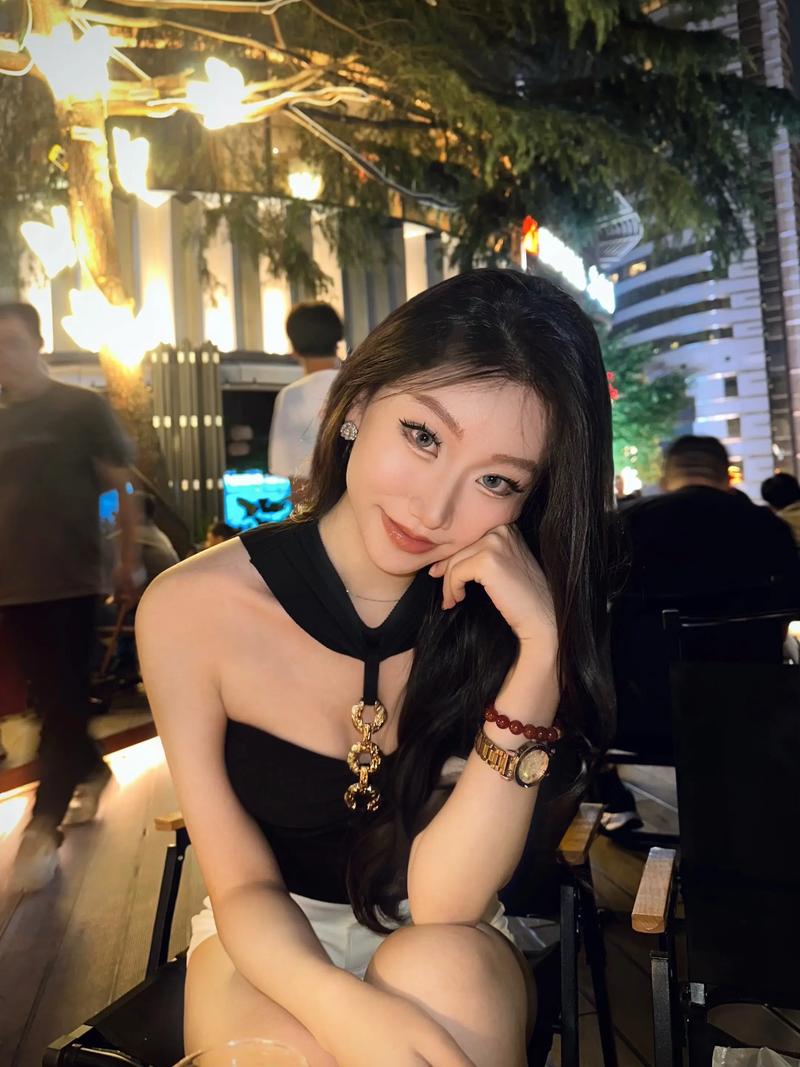 b站2233娘谁是姐姐