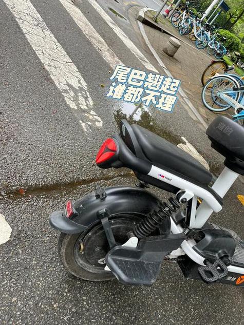 雅迪B10后座拆卸视频