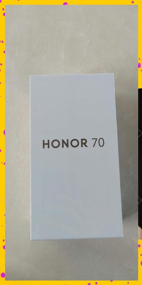 荣耀70顶部的小孔是什么