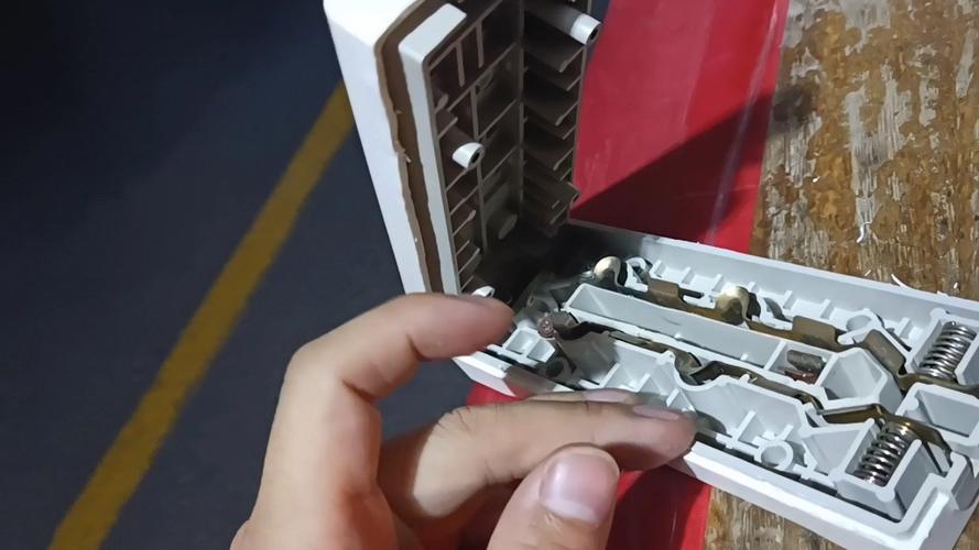 插座怎么拆截图2