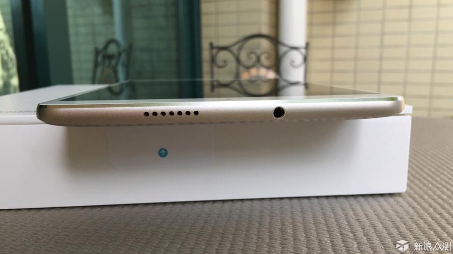 ipad顶部的小孔是干嘛的