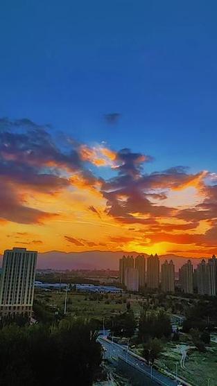 晴空碧胜蓝