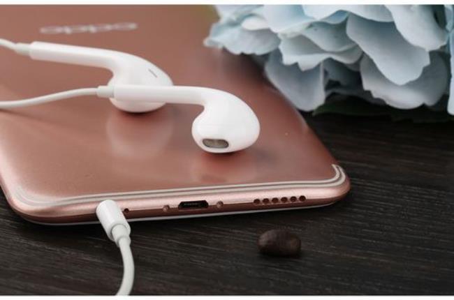 oppor11s耳机孔在哪