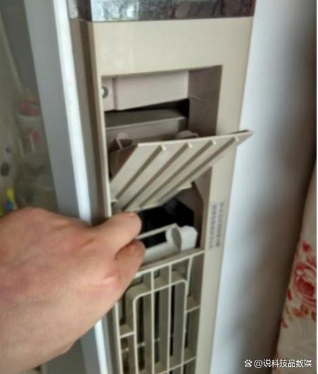 格力圆柱空调过滤网怎么拆