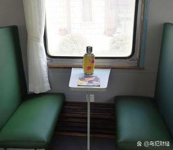 飞机座位j是靠窗吗