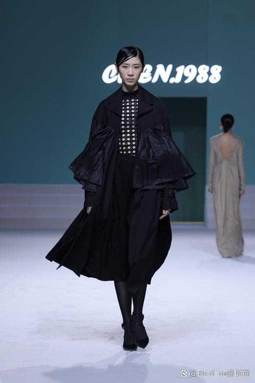 黑色衣服褪色怎么恢复