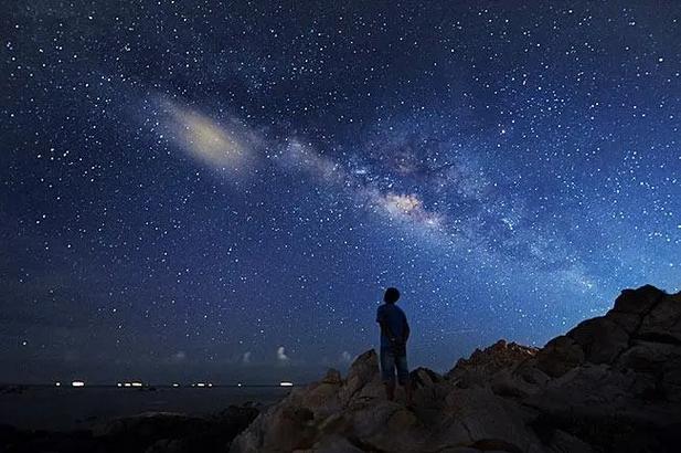 QQ名片黑色星星背景图图标