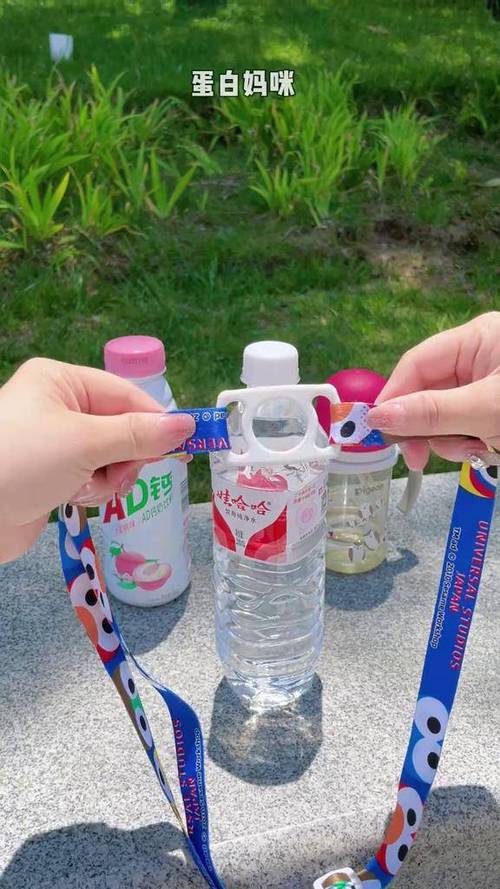 水杯上的挂绳怎么装