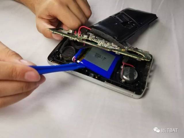 蓝牙音响怎么换电池