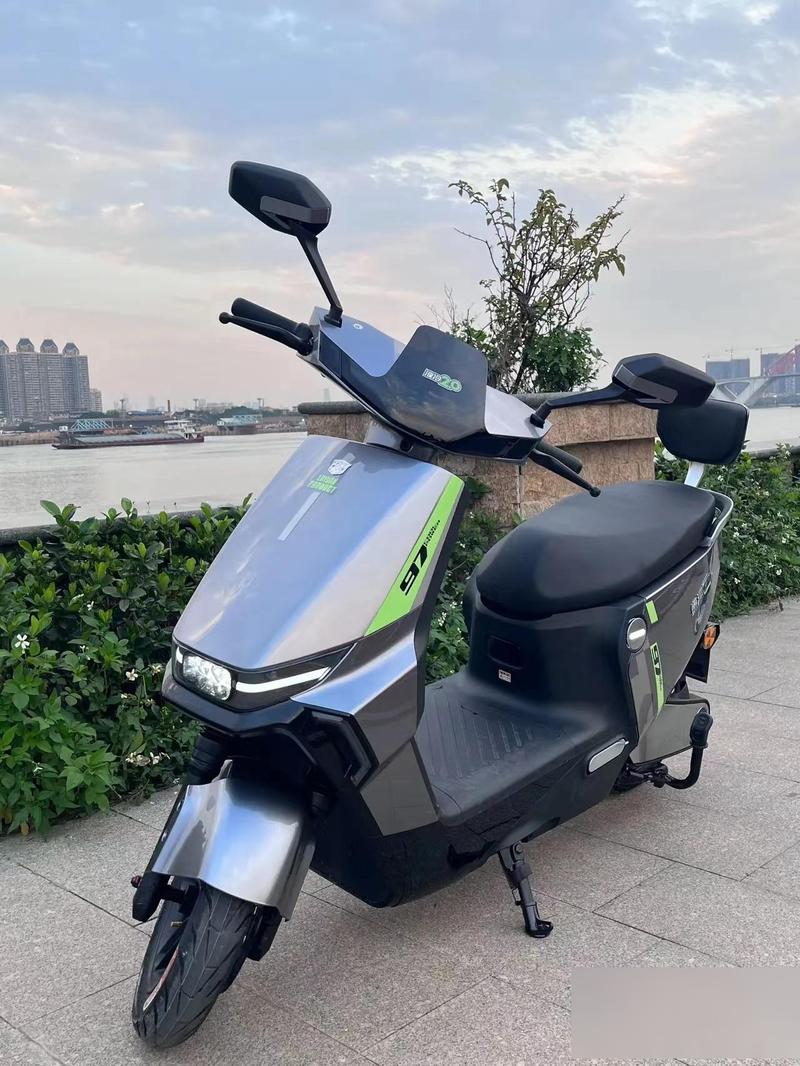 雅迪电动车怎么开锁