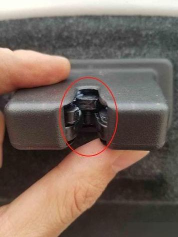 电动车后备箱锁卡住了怎么办