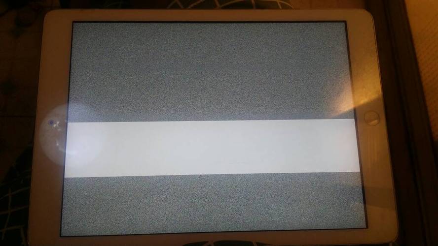 ipad屏幕有一小块区域偏白