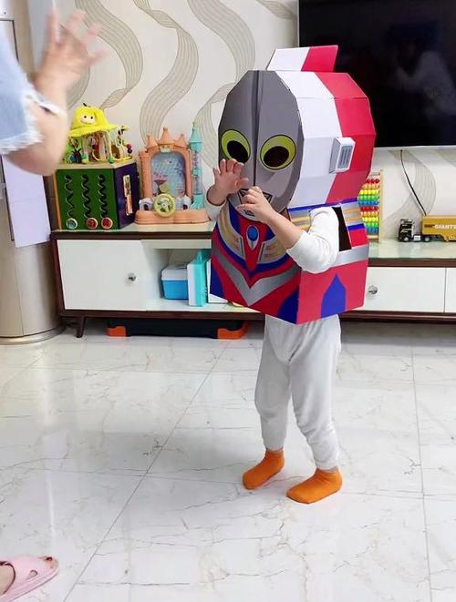 纸箱奥特曼制作