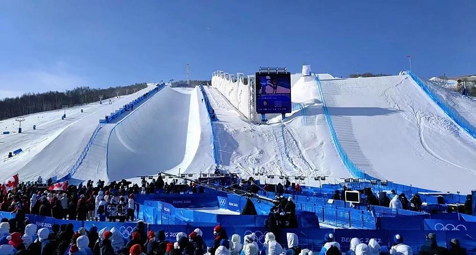 自由式滑雪u型场地