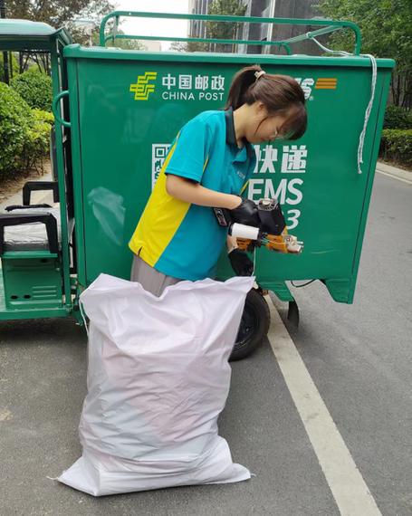 邮政快递上门取件寄件