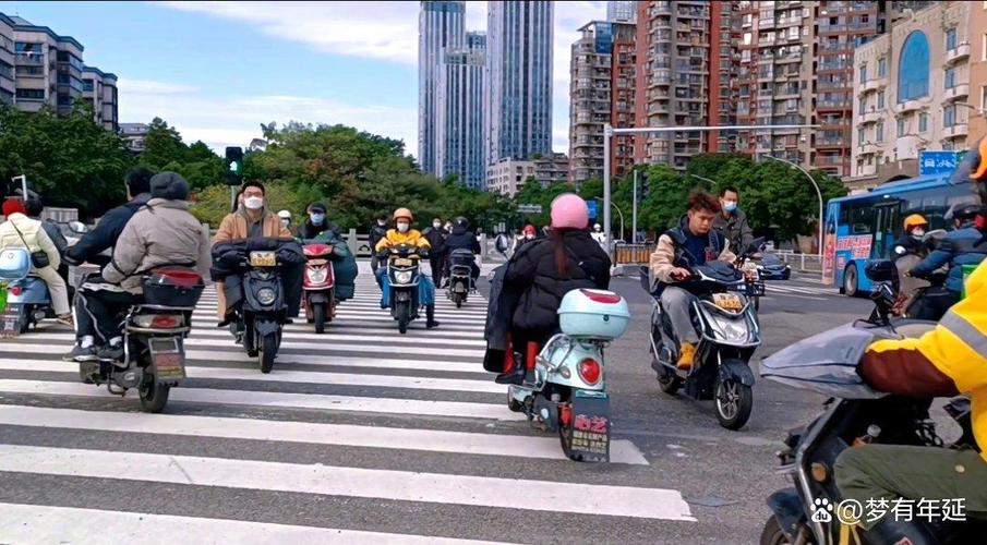 人行道不允许骑车吗截图1