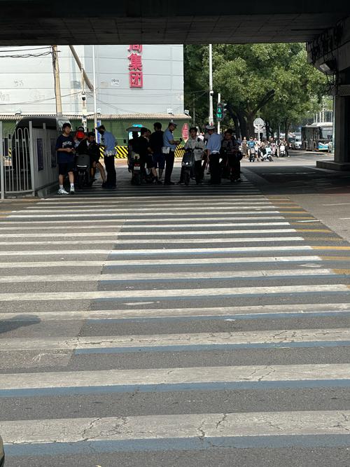 人行道不允许骑车吗截图2