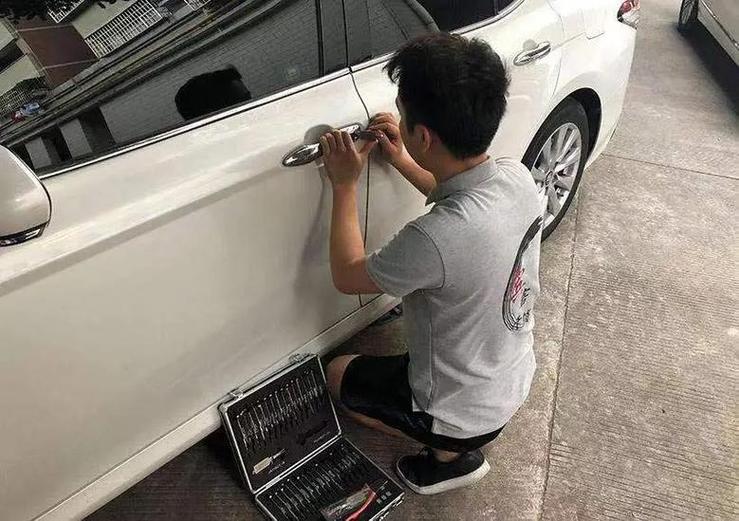 锁车后过一阵又自动开锁