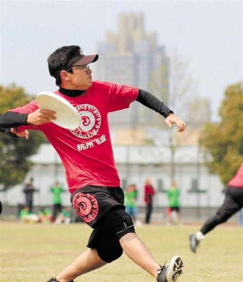丈夫扔飞盘,妻子去捡是什么电影死亡
