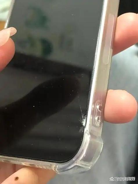 钢化膜无缘无故自己裂了