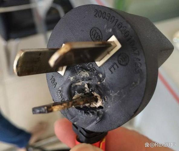 热水器插座烧焦了是什么原因