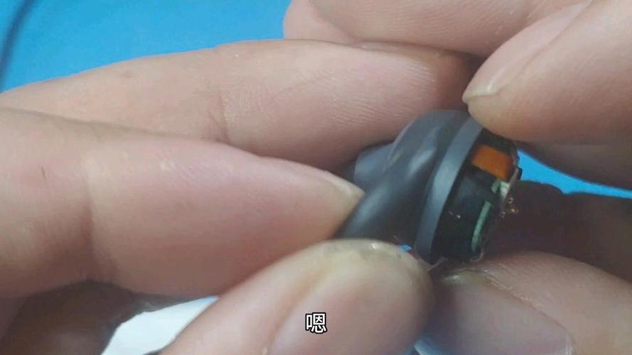 jbl蓝牙耳机右耳连不上蓝牙